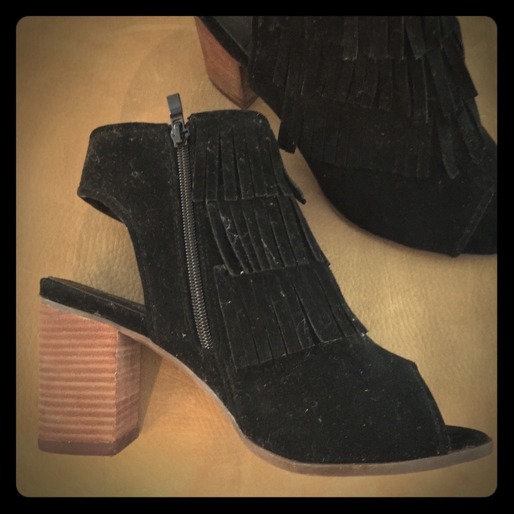 NWOT- Black peep toe fringe booties